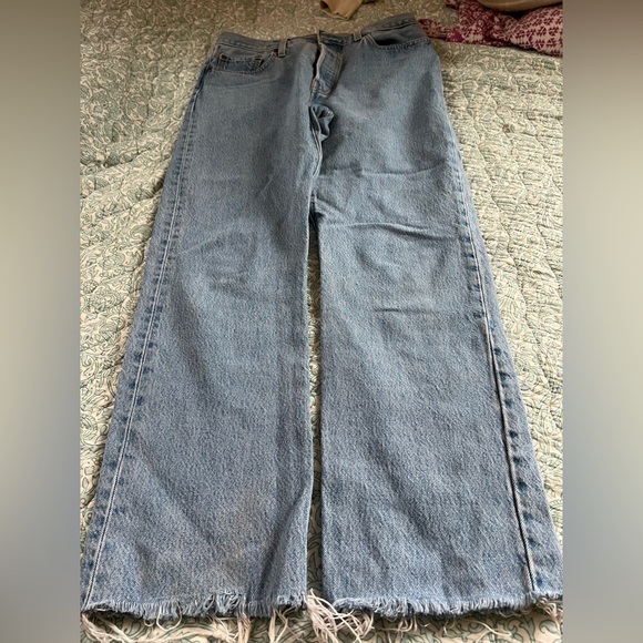 Levi’s 501 jeans with raw hem button fly in light wash - Picture 10 of 14